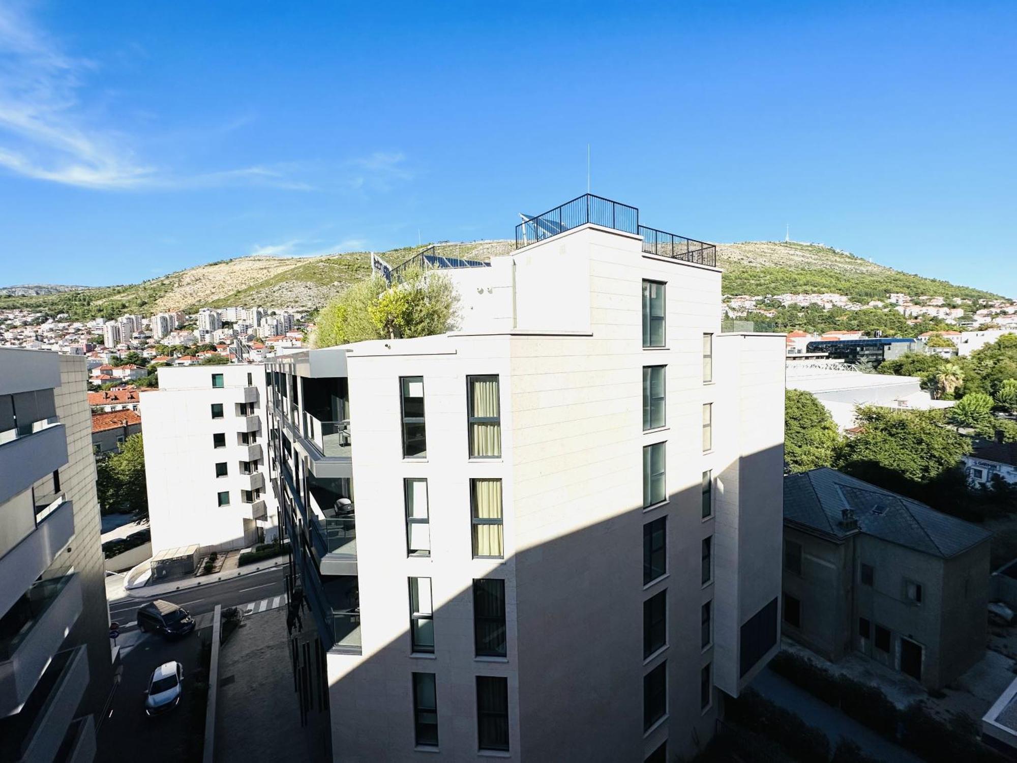 The Urbanite Apartment